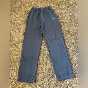 Alo Yoga Accolade Straight Leg - XS - Bluestone